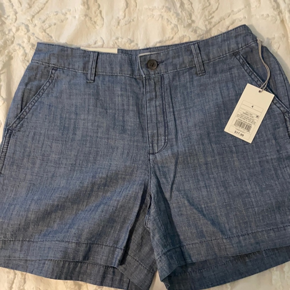 NEVER WORN SIZE 4 COTTON FABRIC SHORTS